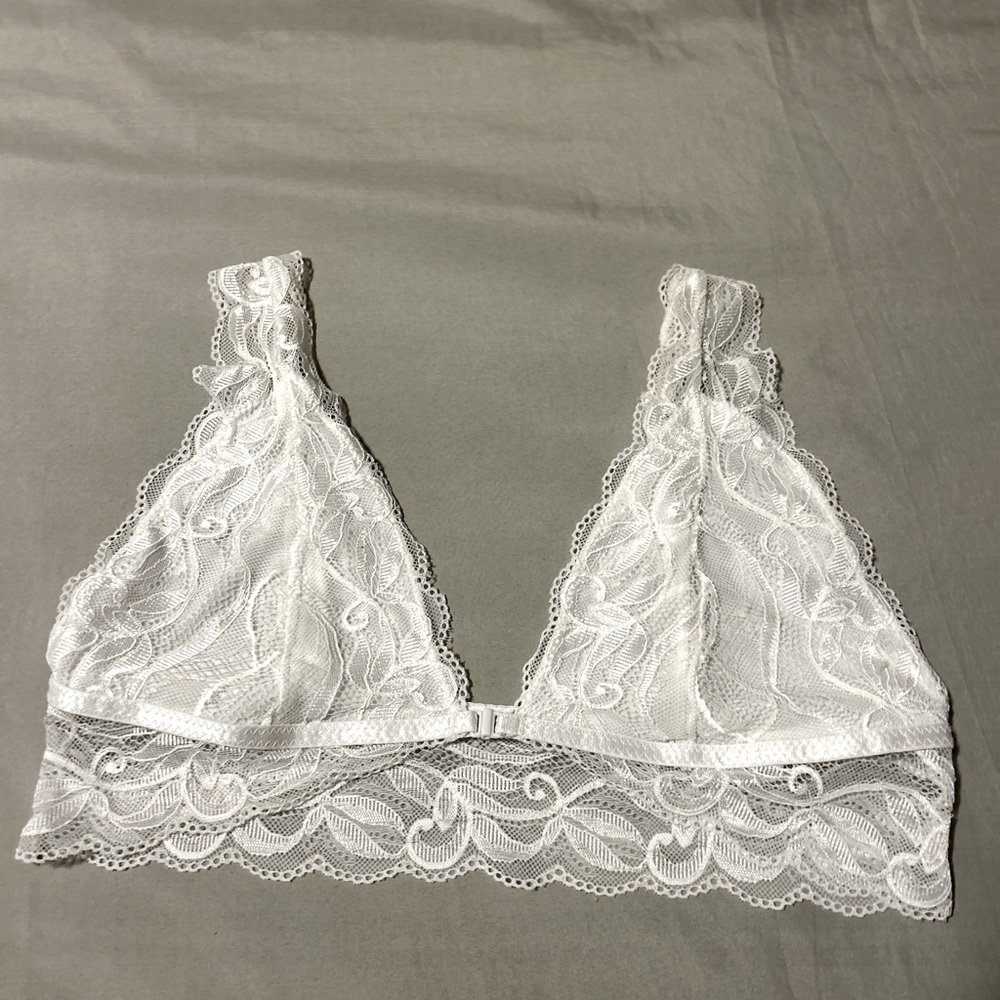 Elegant White Lace Bralette B cup w/front closure